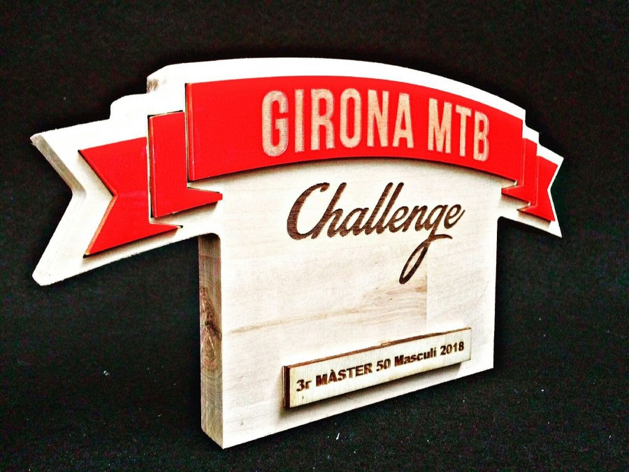Trofeo personalizado de madera con logo