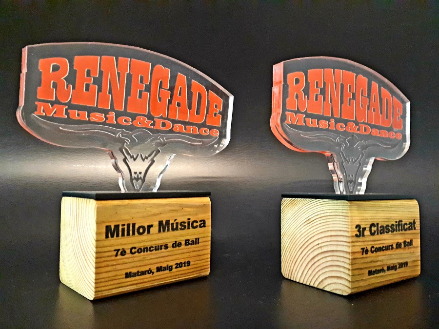 Trofeo Renegade Music & Dance de Metacrilato con base de Madera